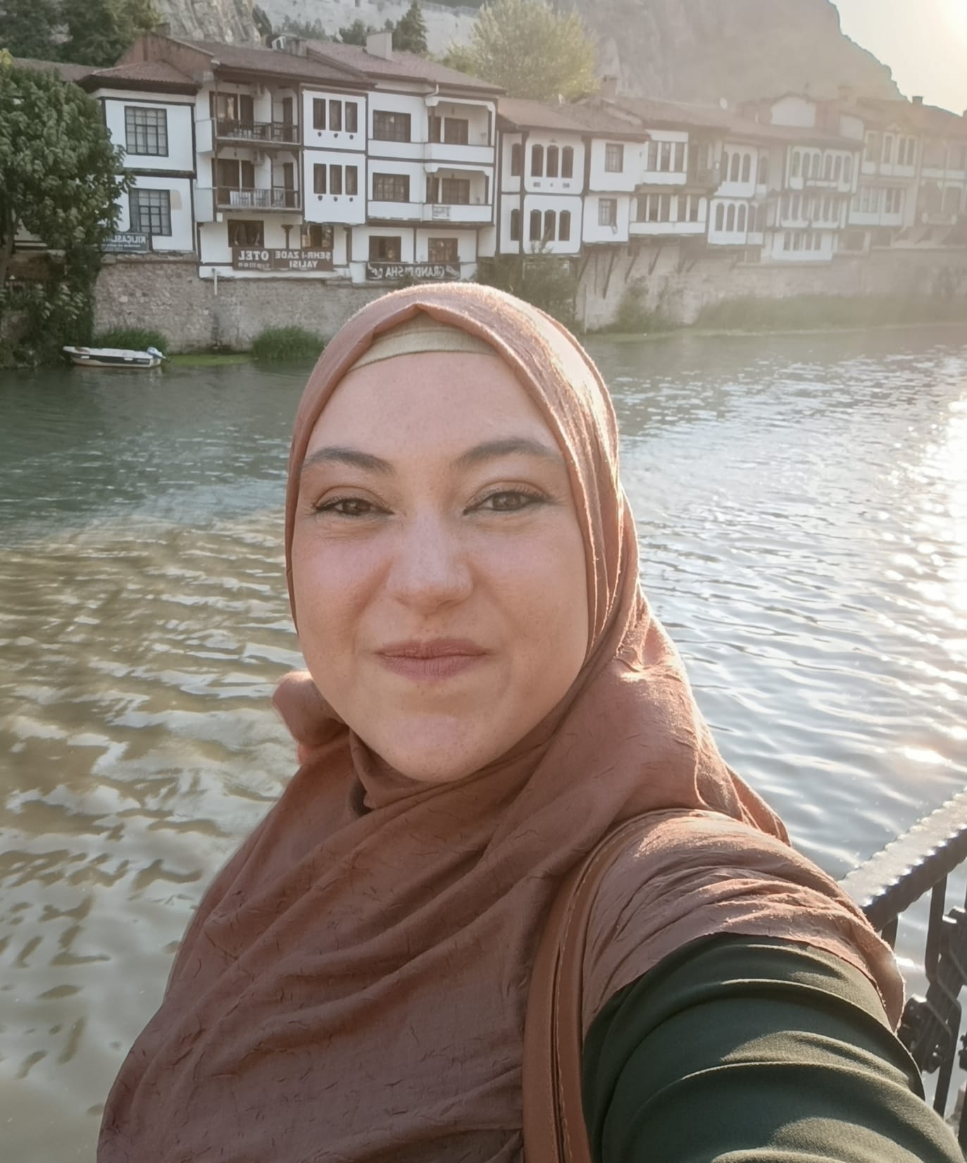 Yasemin OCAK; yazar ve şair.